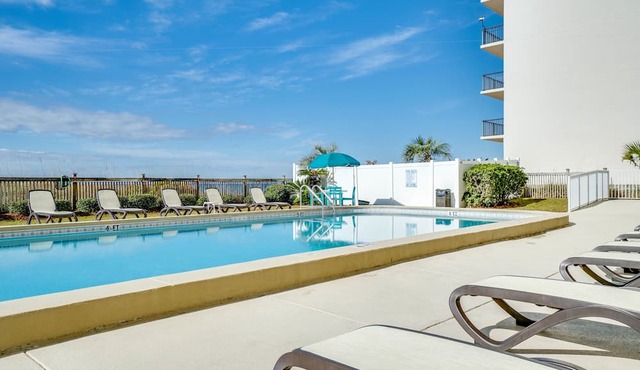 Beachfront Condo With Stunning Views, 3rd Floor, Pool Access, Mariner West