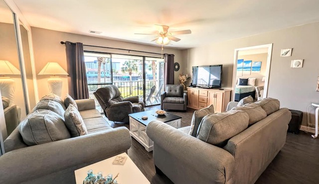 Updated 3/3 Edgewater Villa, Guaranteed Clean!