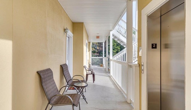 Golf Cart | Large Pool | Walk to the Beach | Sleeps 6 | Heron's Watch 7206