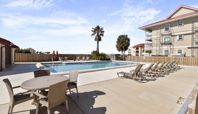 Treasure by the Sound-Sound Front Studio with Community Pool/Private Pier