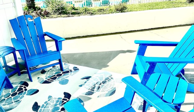 MY HAPPY PLACE TOO! BEACHFRONT! PATIO! FREE BEACH CHAIRS MARCH 1-OCTOBER 31