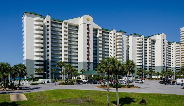 Long Beach 2 Bedroom Penthouse condo with 2 Seasonal Beach Chairs with Umbrella