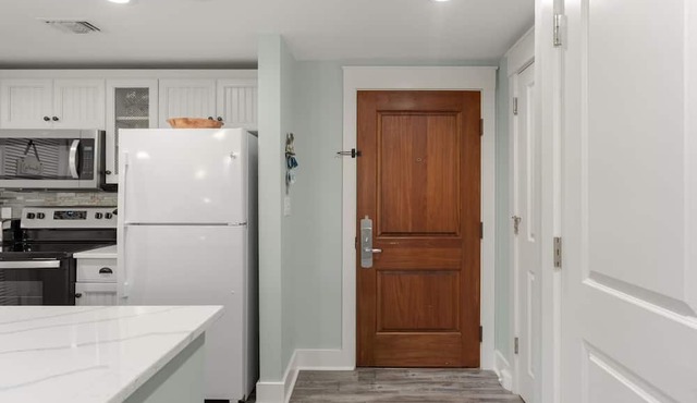 Location! Baytowne Wharf 1BR Unit w/Balcony, Pool, Hot Tub, Tram, Beach, Gym
