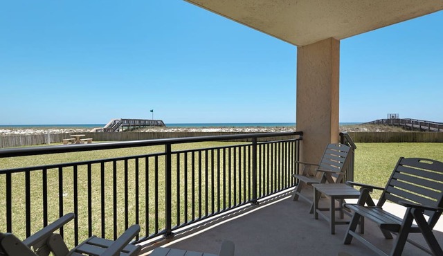 🌊Fleur De Sel: Renovated Gulf-Front Condo with Beach Service | Walk to Beach🌊