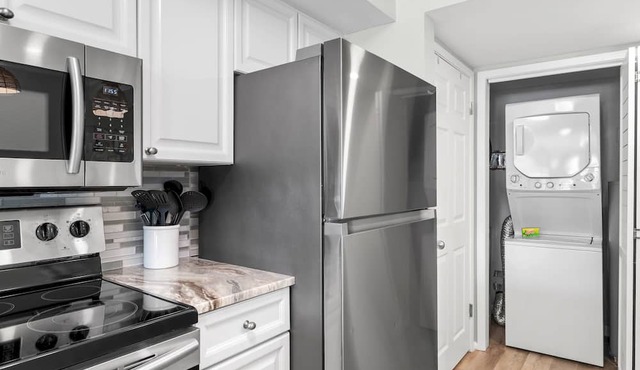 2BD Condo, Bay Views, 6-Passenger Golf Cart, Pool