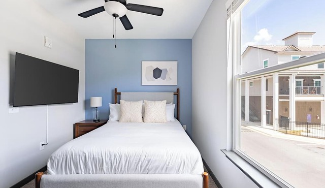 Landing | Stunning 2BD, Gym, Pool