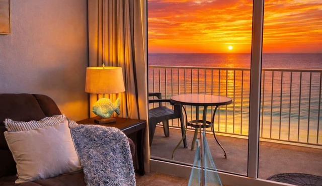 Oceanfront Condo, King, Bunks, Sleeps 6