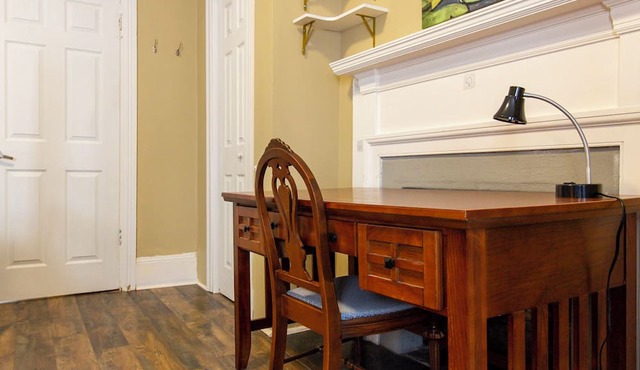 Ground-Level 2B/2B Apt in Bryn Mawr w/Parking