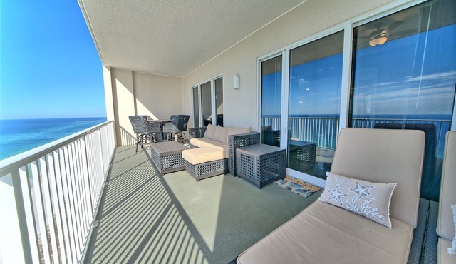 Beautiful Beach Front Condo near Pier Park