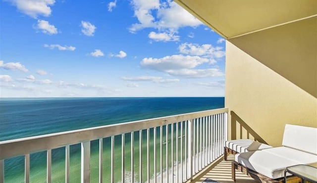 Stunning View Summer dates still availalble free beach service book now!