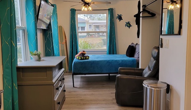 The Hamilton Studio! close to Downtown & Dinning, Fast WIFI, HBO Max Included