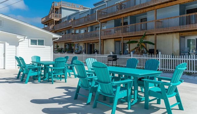 Unit #7 Waterfront + Heated Pool and Spa Access