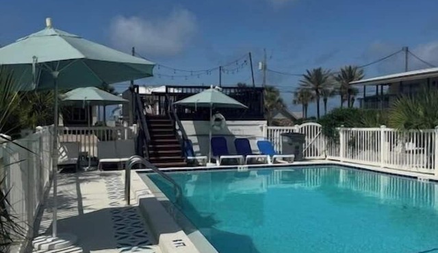 Monterey Motel - Beach Cottage 11 at Beach Access 8. Large Pool. Newly Remodeled