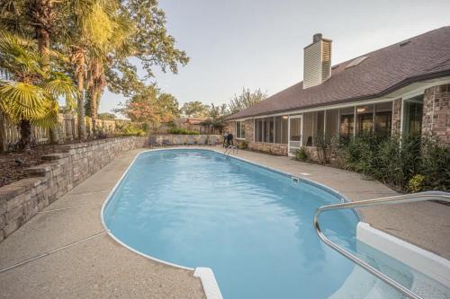 Pensacola Golf Course Escape 3 br 3ba