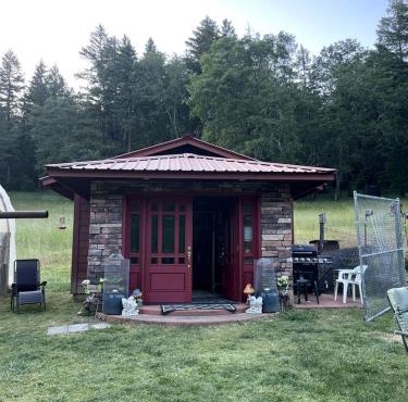 Charming Garden Cottage with 155-Acre Forest Retreat Near Wolf Creek, Oregon