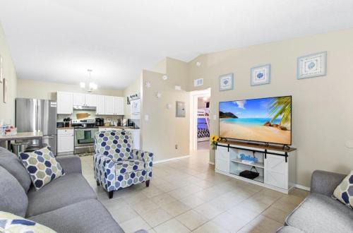22 min to Beach-2 bd room-Self check in -sleep 6-BBQ-WD