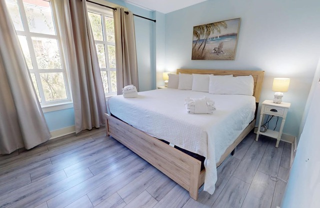 Market Street Inn 432 - Beautiful 1 bedroom, close to Baytowne Wharf!