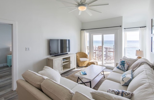 Lovely GULF FRONT unit with amazing Beach Views from the balconies of LR and MB!