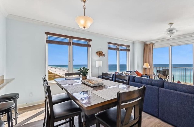 Gulf Front Corner Unit Fantastic Views Free Beach Service!