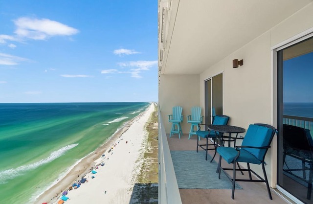 GULF FRONT *Renovated* 3 BR (2 King Suites) + Beach Chair Svc. Owner Managed!